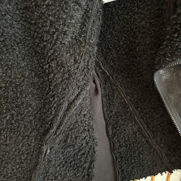 Vera Wang black bomber jacket, xs distressed, look with faux fur lining - Picture 5 of 8